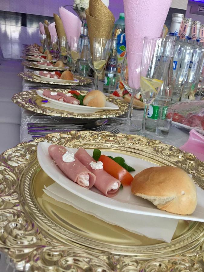 Restaurant And Pension Stenly Spissky Stvrtok Luaran gambar