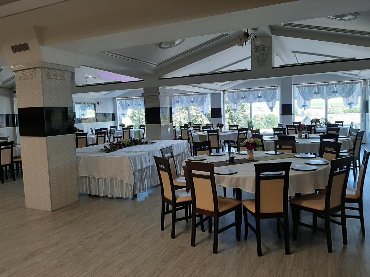 Restaurant And Pension Stenly Spissky Stvrtok Luaran gambar